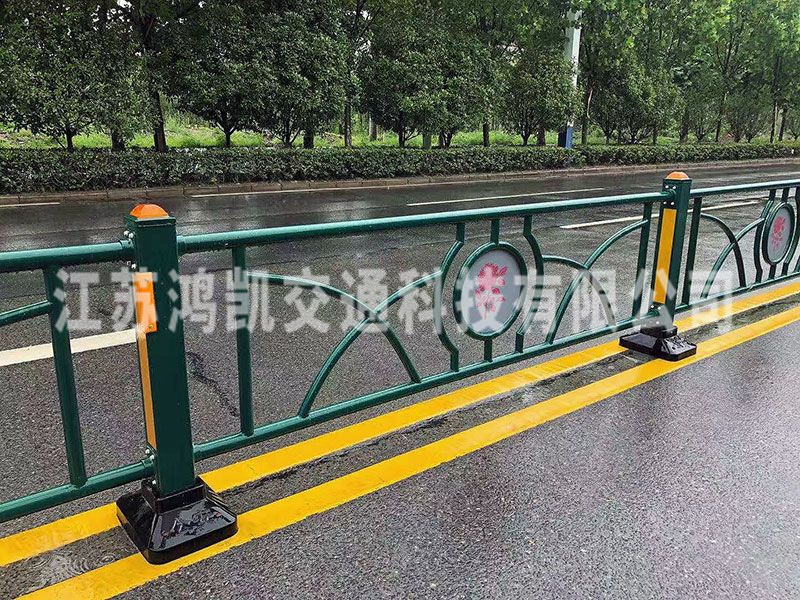 市政道路护栏，让护栏事业更向前一步